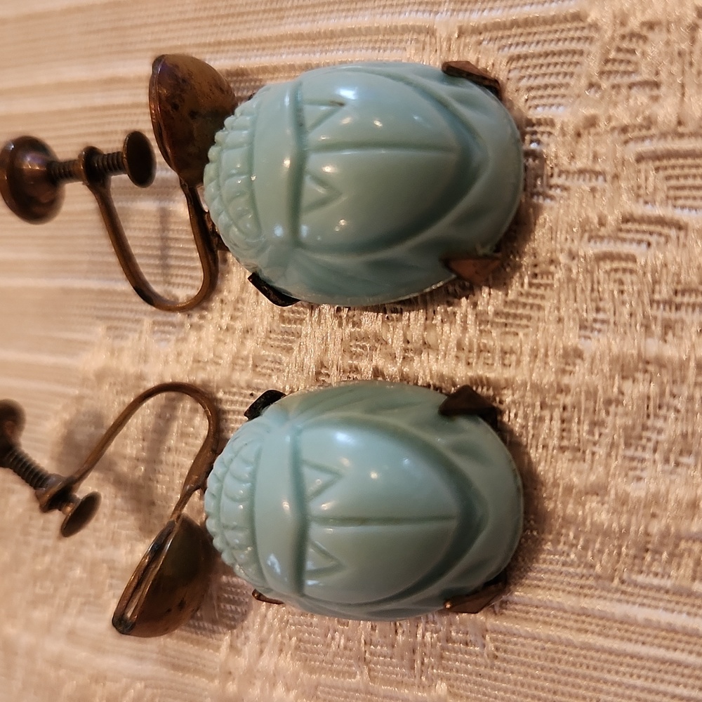 AntiqueVintage screw back earrings,